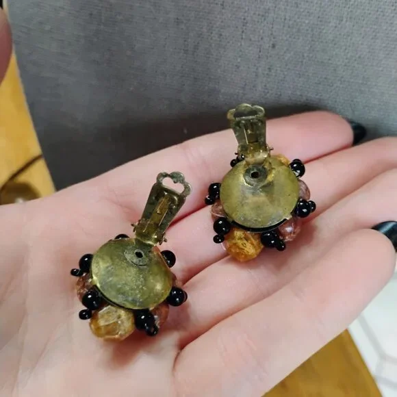 Vintage clip on earrings - Picture 4 of 4